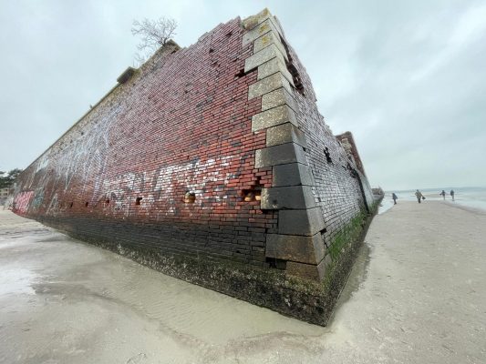 Kaimauer Prora bei Niedrigwasser